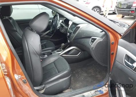 2015 Hyundai Veloster Re:flex z USA, uszkodzony, nr VIN KMHTC6AD0FU219448